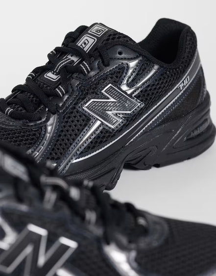 New Balance 740 Black