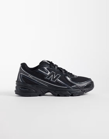 New Balance 740 Black