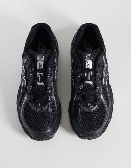 New Balance 740 Black
